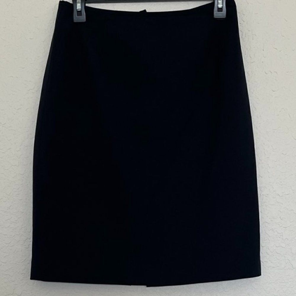 Classic pencil skirt made of fine wool in dark blue Lafayette 148 New York, size